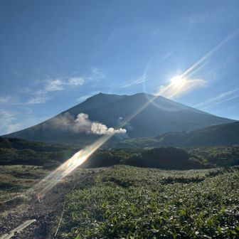 これから登る旭岳