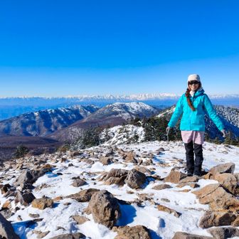 北アルプス方面と🩵
山頂は流石にちょっと寒くて全部着込んで風下で休憩しました。−12℃位かな？