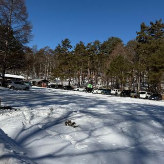駐車場はなかなか雪ありました