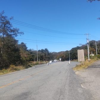 頭文字Dの秋名のバトルのスタート地点
車でドリフトをしなくても、登山の下りはドリフトするように下りたいものである