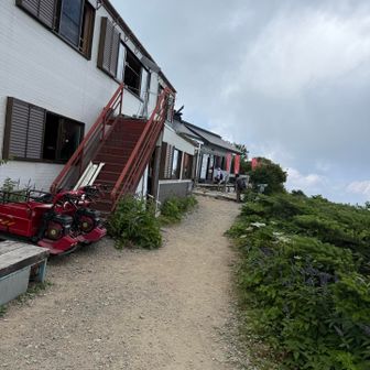 頂上の小屋
何でも売ってそうですねぇ