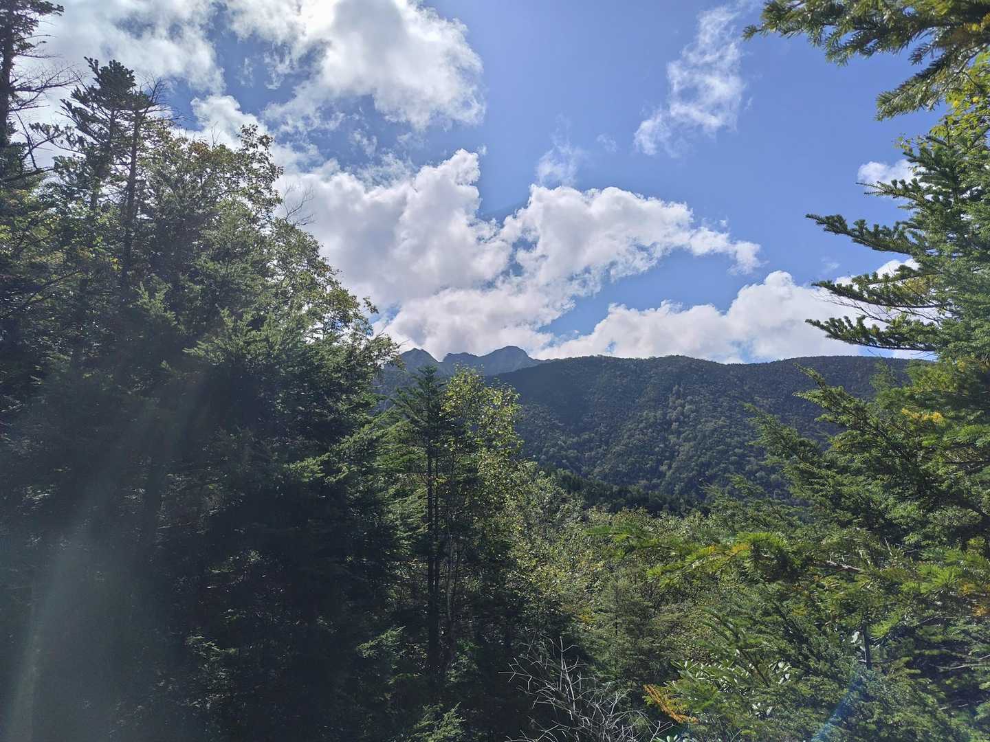 先に進みます😅
権現岳方面も見え隠れ