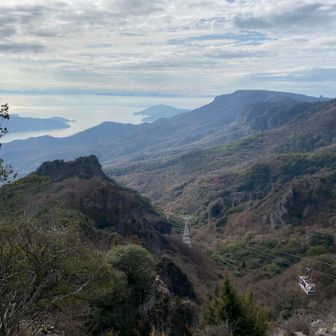玉筍峯からの稜線がよくわかります