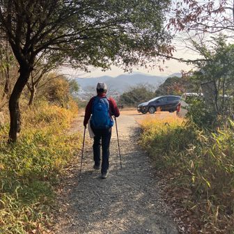 車まで戻ってきて、お疲れ様...と言いかけたところで。。。。。。