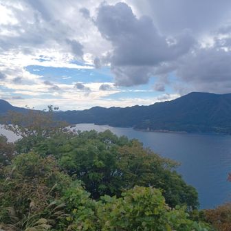 灯台の裏から
