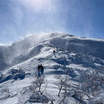 もうちょいで山頂

格好よろしい！、
一人前、もう大人の荒島だ！！
どこへ出しても恥ずかしくない