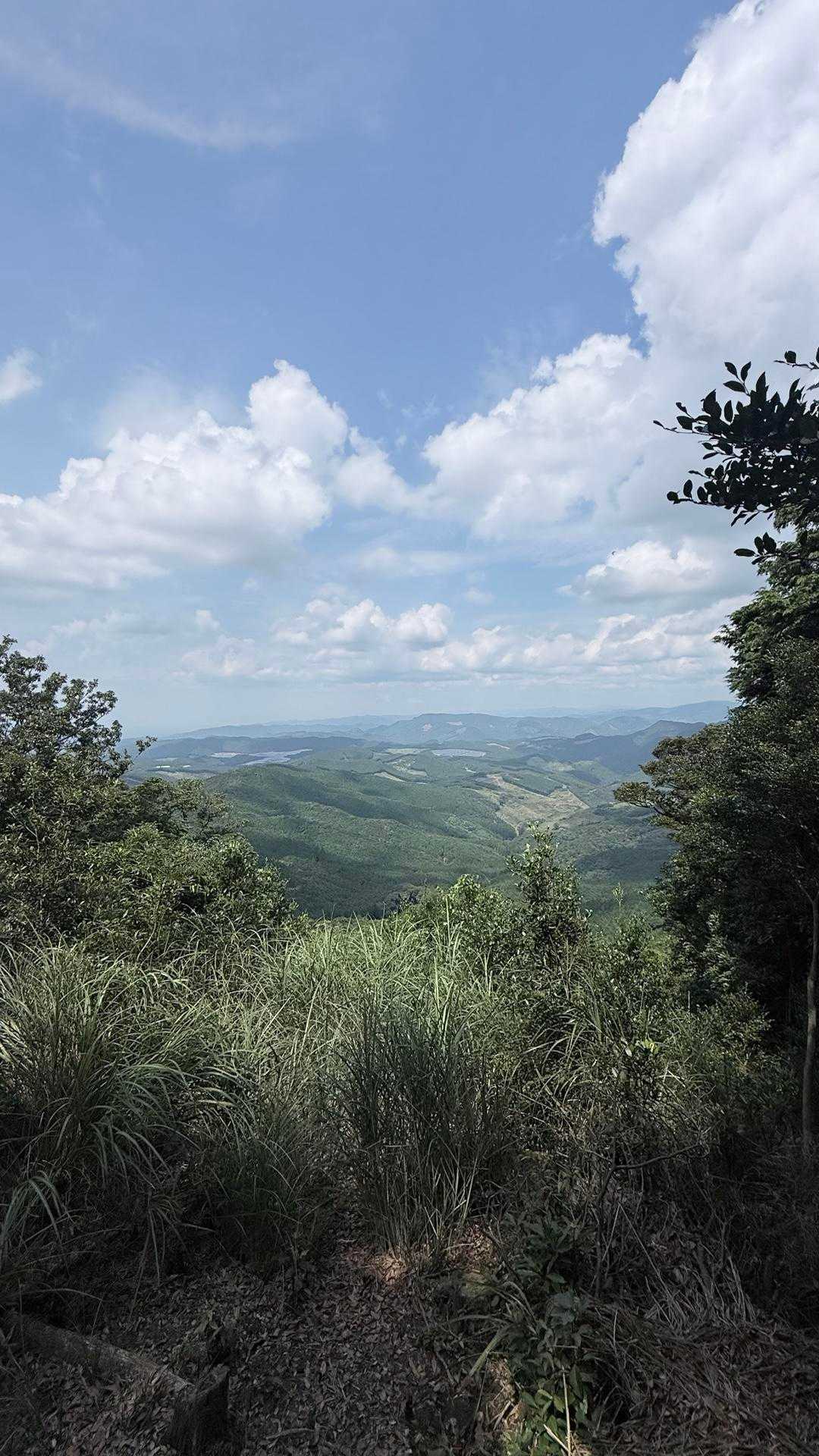 女岳山頂奥よりの眺め。