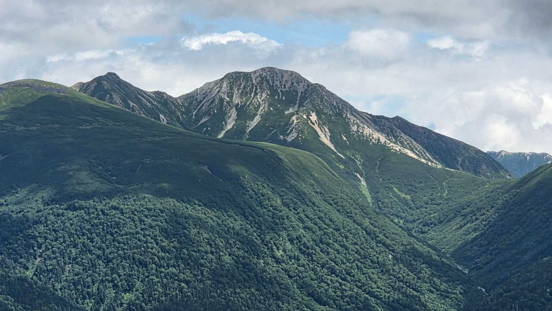 鷲羽岳✨
鷲羽池と槍を見に行きたい