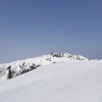ここで笈ヶ岳をおかずにランチとか、間違いないやつ。