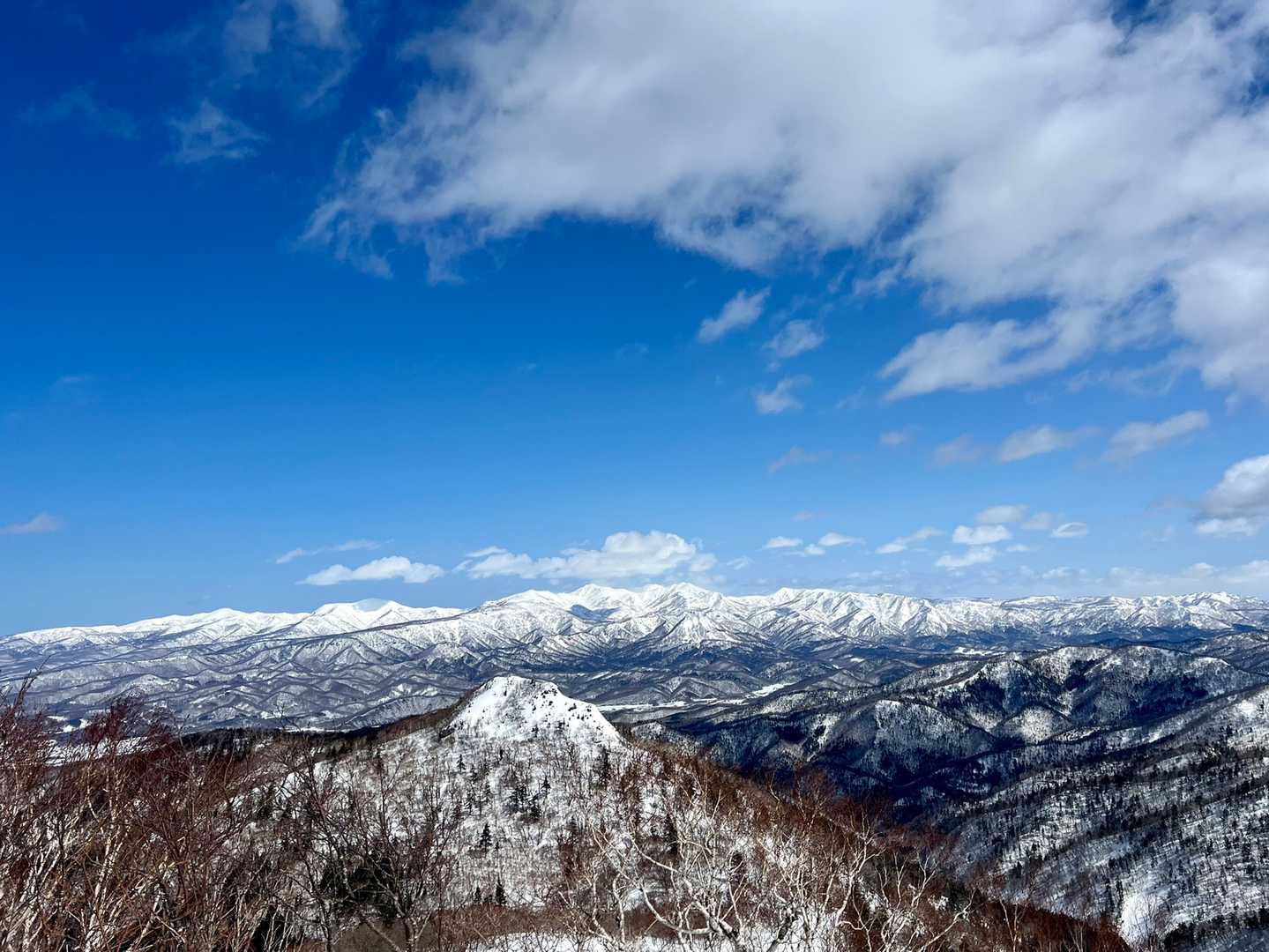 連なる山々…どこまでも行きたくなる…☺️

行けないけど😅