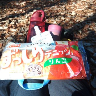 休憩　パンとスープとゼリー　🚙の中でいっぱい食べたからパン半分食べるのがやっと😆