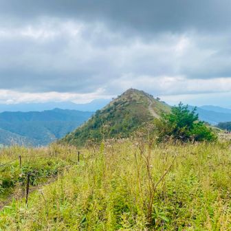 大盛山からみた飯盛山