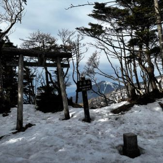 頂上には神社⛩️
背後の男体山もかっこいいいいいい😆