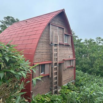 １泊目の奥長倉避難小屋。私たち以外に一人。とても快適でした。