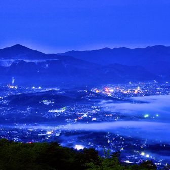 美の山公園からの夜景
シャッターチャンスは
明るくなる前の一瞬だけ
次はもっと早い時間に来たい