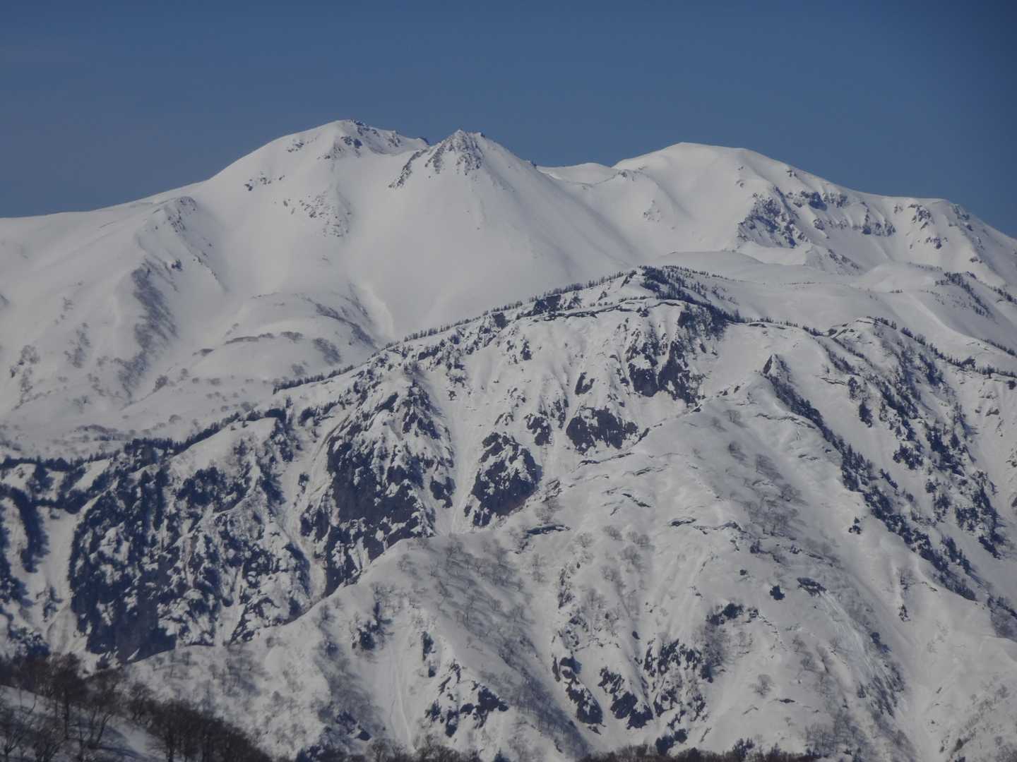 ズーム🔍
手前は三方崩山かな？
