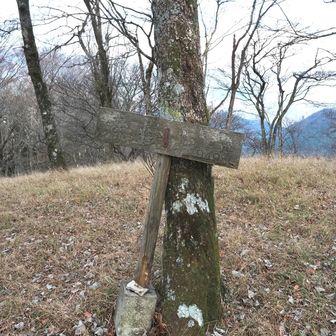 春嶽山
広々として、木々の葉っぱが落ちていたので見晴らしが良かったです