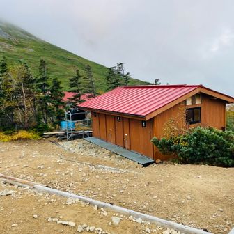 テン場に到着
テン場前に綺麗なトイレと脱衣室あります。
ありがたい🙏