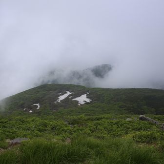楽ちん登山は雪渓を歩きません。