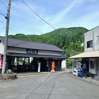 妙見口駅からスタート。お店は休業日で静かでした。