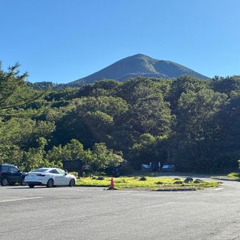 駐車場から大岳を望む