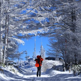 25.霧氷の森で撮影中

これもいい😊