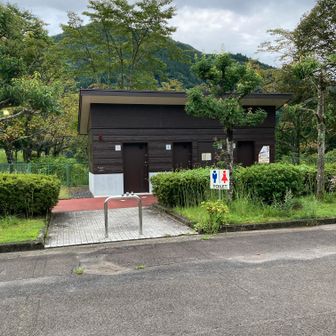 ２１世紀の森公園駐車場の洋式トイレ、ウォッシュ有り、綺麗です。