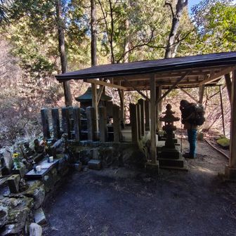 奥に神様が鎮座