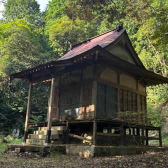 社を抜けた先は、
