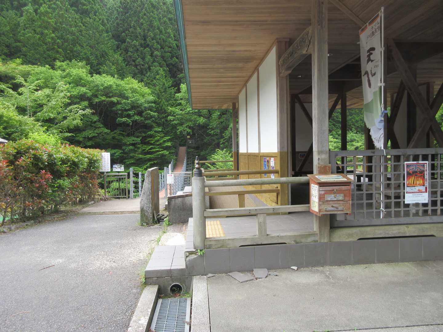 登山届のポスト。