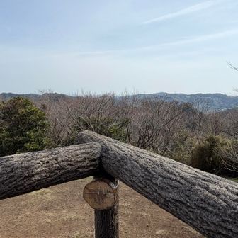 ついたぁ
展望台からは前半歩いて稜線が見えます