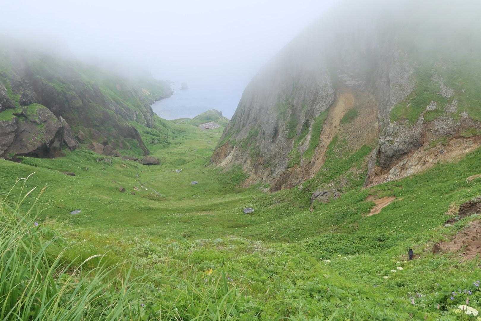 桃岩はガスで足元しか見えず