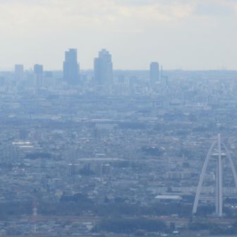 山頂→ツインアーチ138、奥は名古屋駅界隈