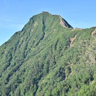 この角度からの赤岳が新鮮です