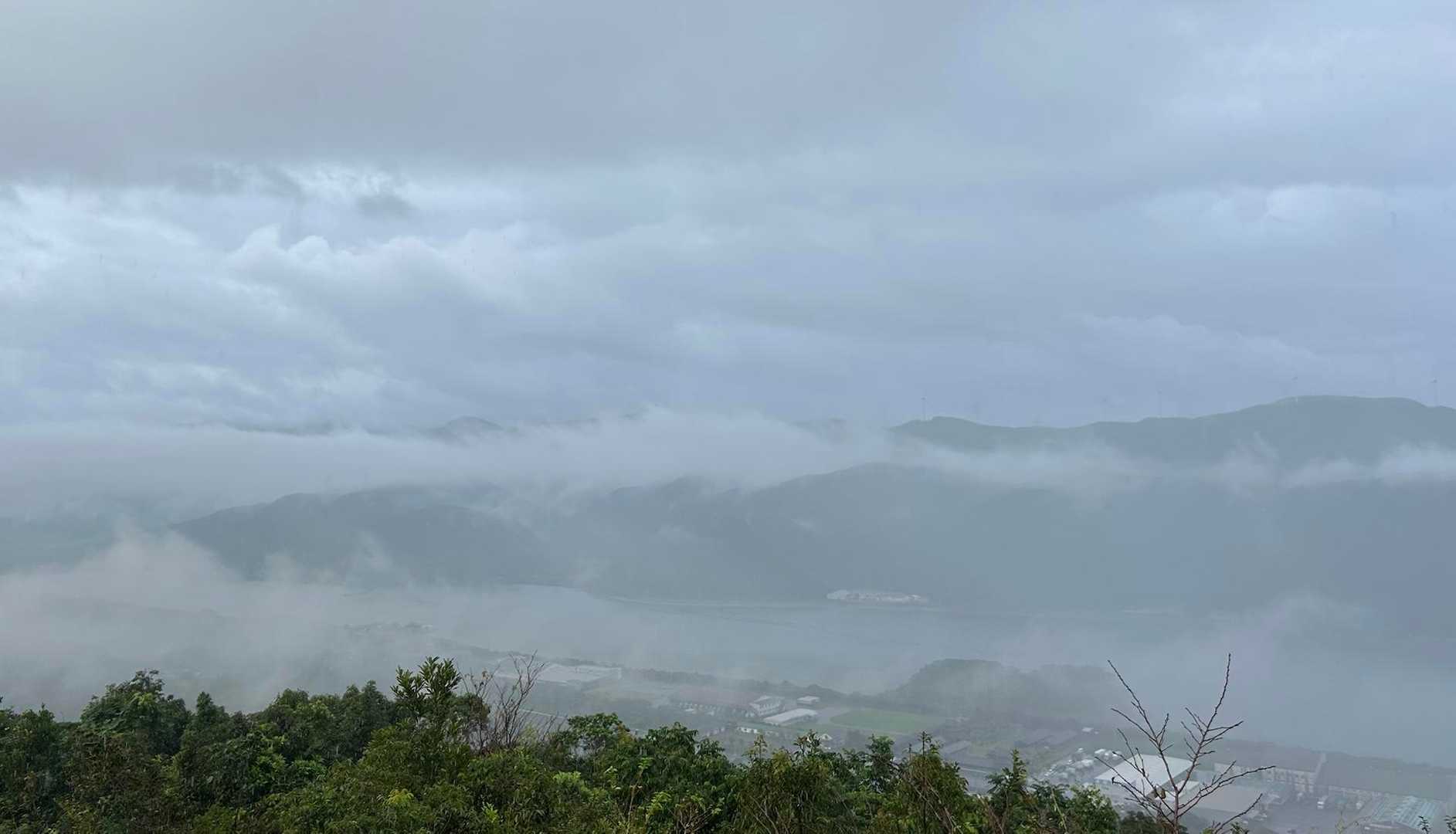 雨が止むかわからず、急ぎ下山💨