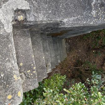 下りの階段は急💦