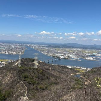やっと
大好きな大岩に到着🪨

この景色を眺める為と美味しいコーヒー☕️と
どら焼きを食べるのを楽しみに来た😌