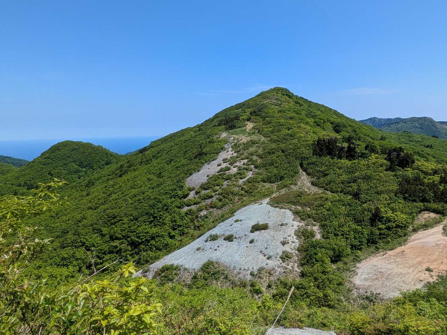 金北山…見えない🫩
でも、青空が背中押してくれる！　一歩一歩👣