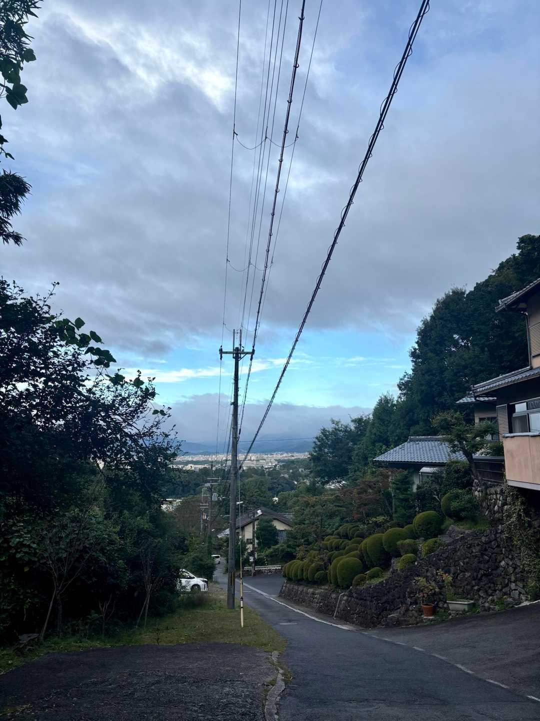 大文字山｜京都・夏の風物詩の舞台をめぐる山歩道から市街を一望の写真
