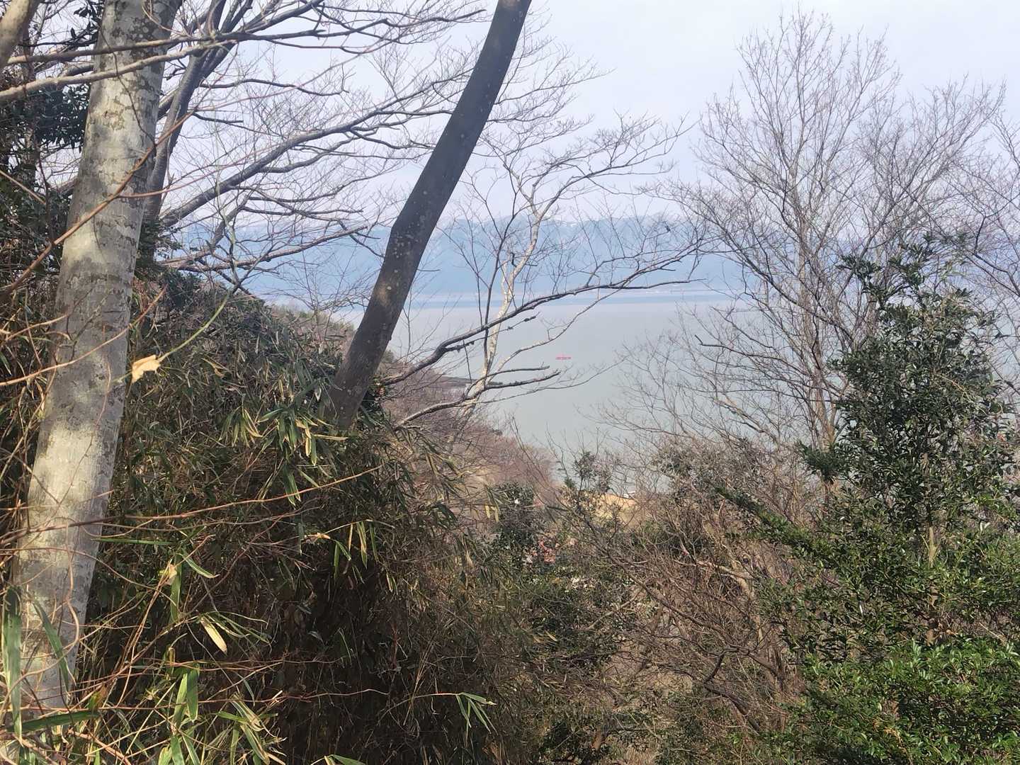 水道施設まで戻って来ました
雪をまとった比良の山々が美しいです