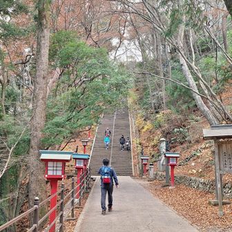 男坂へ
人間の煩悩と同じ数108段