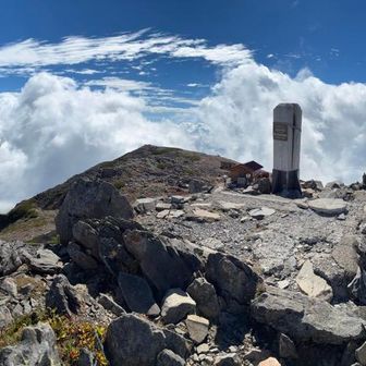 赤石岳山頂から