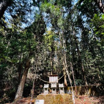 古賀志山神社・御嶽山神社・湯殿山神社の祠トリオ✨無事下山ありがとうございました😊