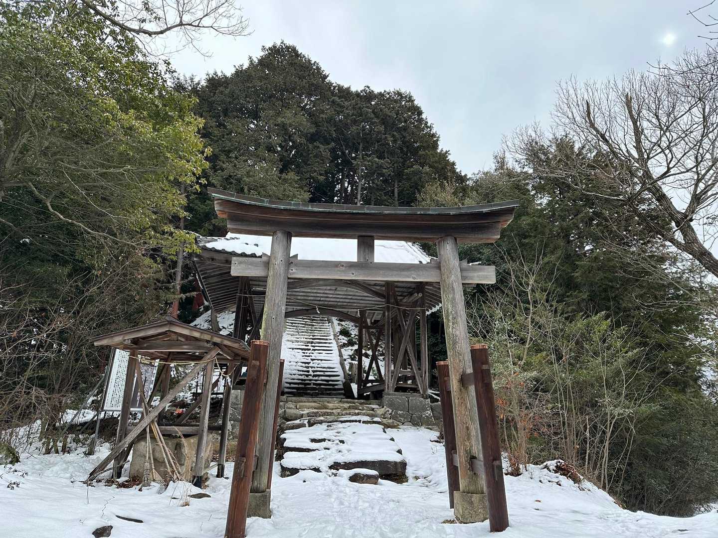先に雨宮龍神社へ