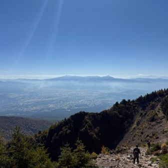 この景色も見納め。
分岐を右方向へ。