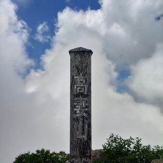 時々一瞬、頭上だけ晴れる