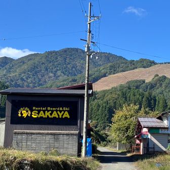 右手は万場スキー場のゲレンデ
