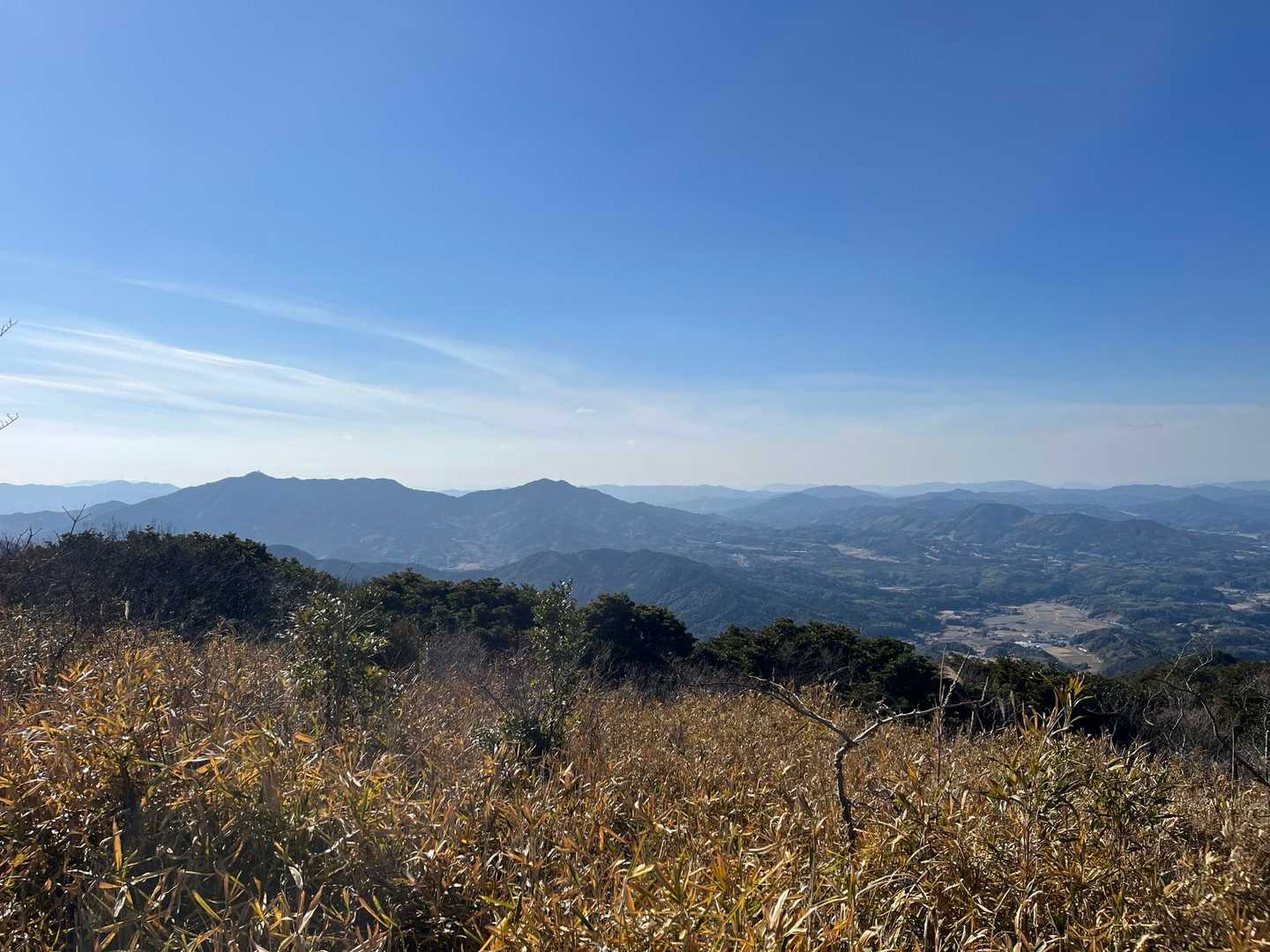 琴石山と日積の里。