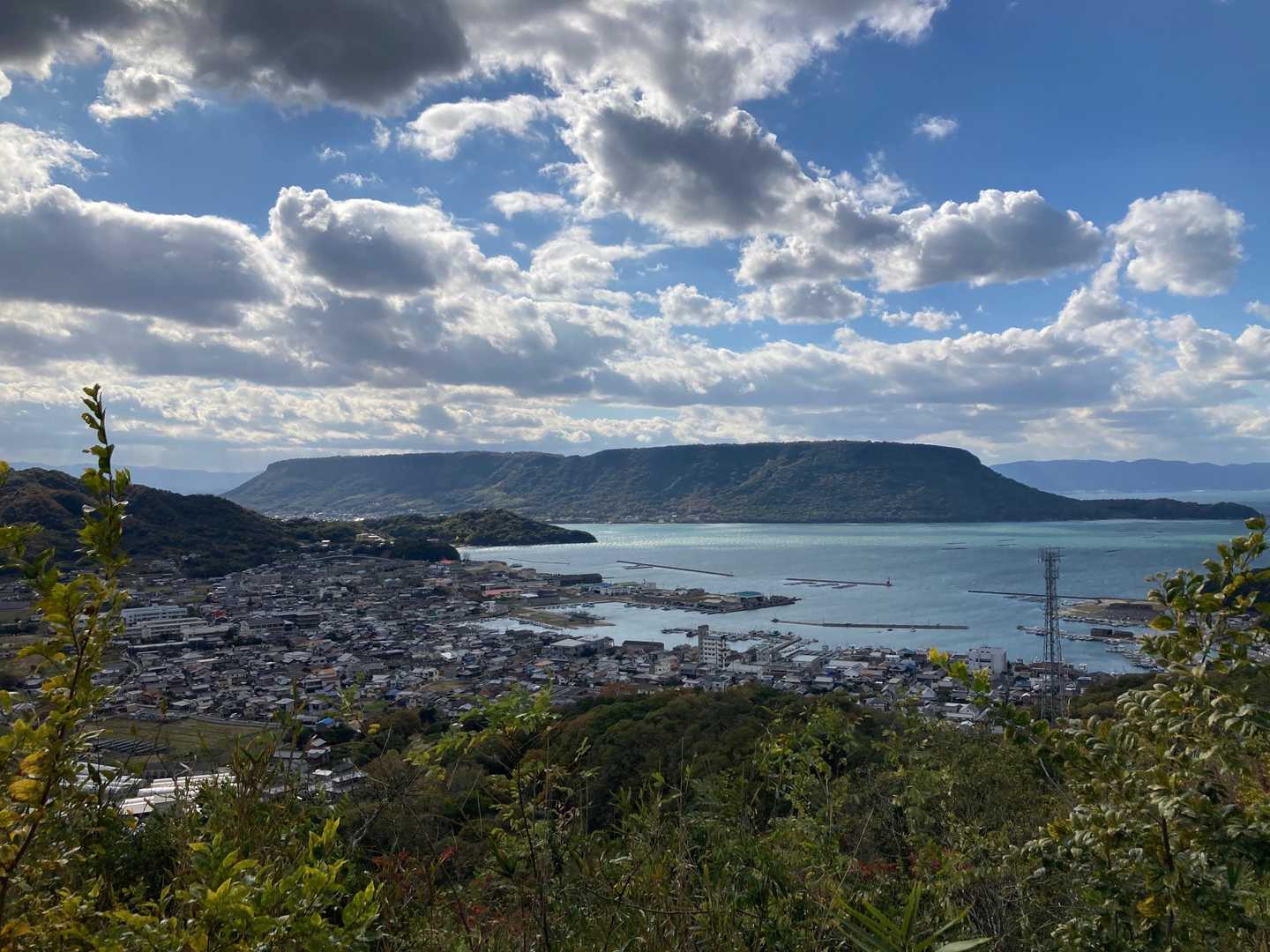屋島方面。庵治の山は、山頂からの眺めが魅力的ですね。