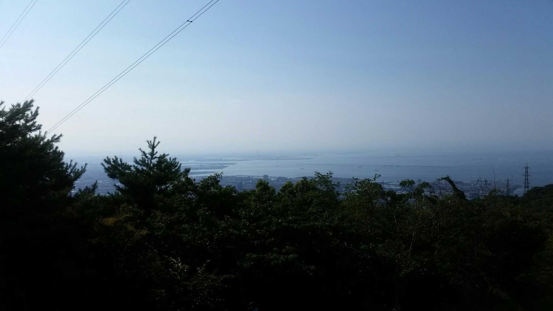 風吹岩の岩の上から。